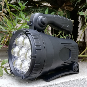 Linterna ultra fuerte de 100w 1